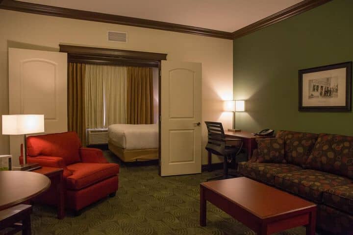 Room 16 of 40