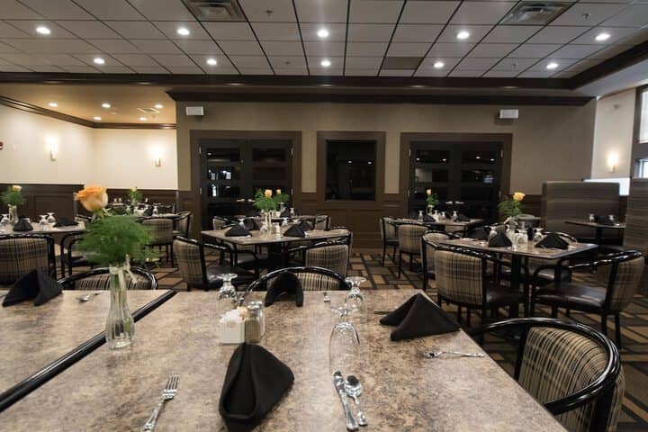 Dining 24 of 40