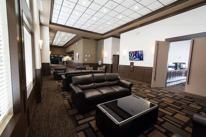 Ballroom/Hall 36 of 40