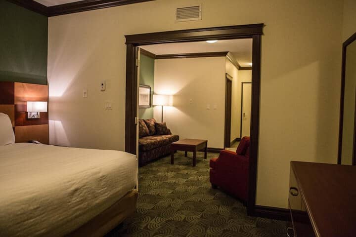 Room 12 of 40