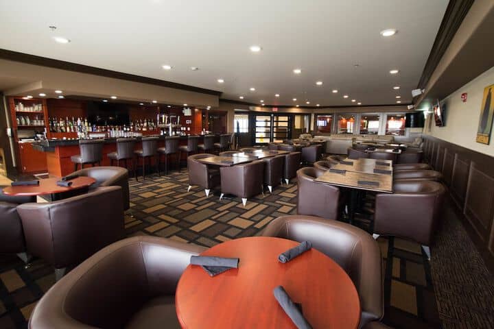 Lounge 31 of 40